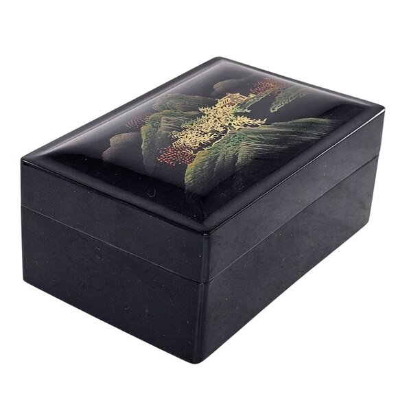 Lacquered Japanese Style Decorative Box With Landscape Design & Removable Lid - Picture 6 of 11